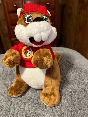 Buc-ees Beaver Mascot Plush 11” Red Buc-ees Shirt and Corduroy Cap 2024 NWT
